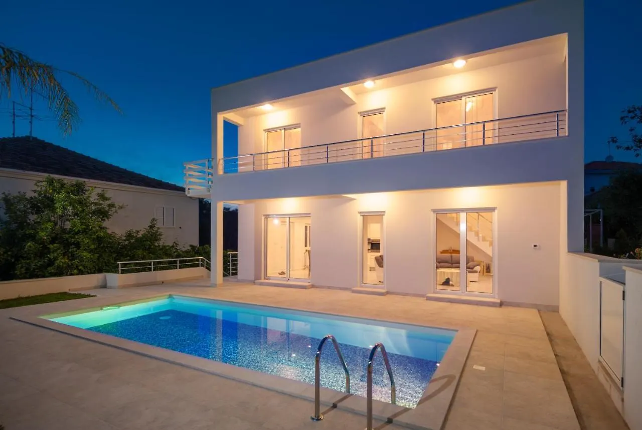 Villa Rozac تروغير
